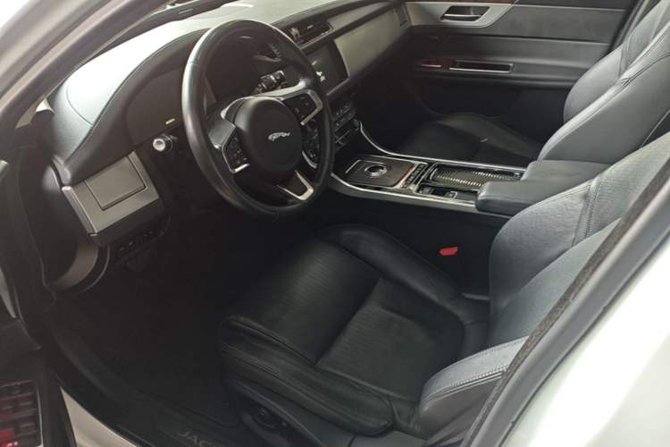Used Jaguar XFL 2020 XFL 2.0T P250 Four-Wheel Drive Luxury Edition Left Front Seat