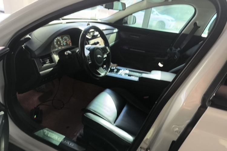 Used Jaguar XFL 2020 XFL 2.0T P200 Two-Wheel-Drive Rally Flag Edition Left Front Seat