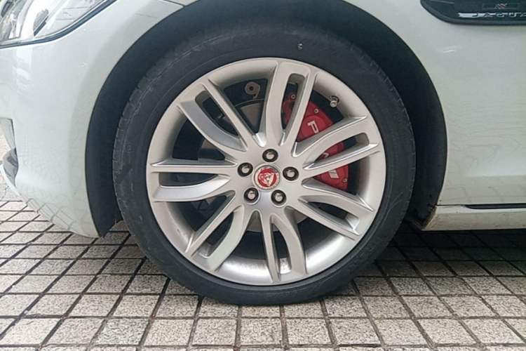 Used Jaguar XFL 2020 XFL 2.0T P200 Two-Wheel-Drive Rally Flag Edition Left Front Wheel Hub
