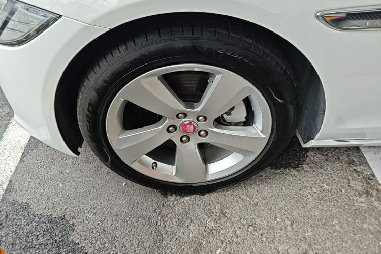 Used Jaguar XFL 2020 XFL 2.0T P200 Two-Wheel-Drive Elite Edition Left Front Wheel Hub