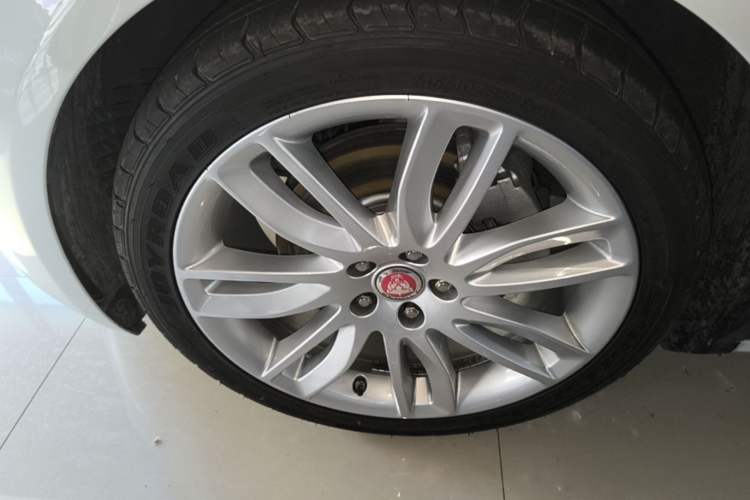 Used Jaguar XFL 2020 XFL 2.0T P200 Two-Wheel-Drive Rally Flag Edition Left Front Wheel Hub