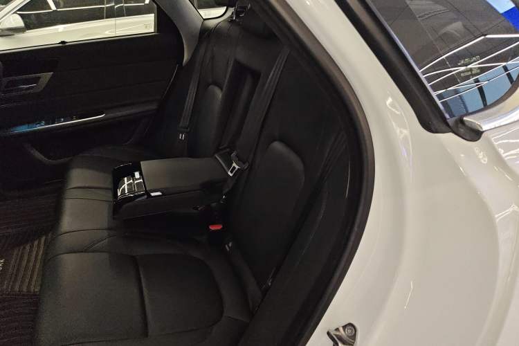 Used Jaguar XFL 2020 XFL 2.0T P200 Two-Wheel-Drive Elite Edition Left Rear Seat
