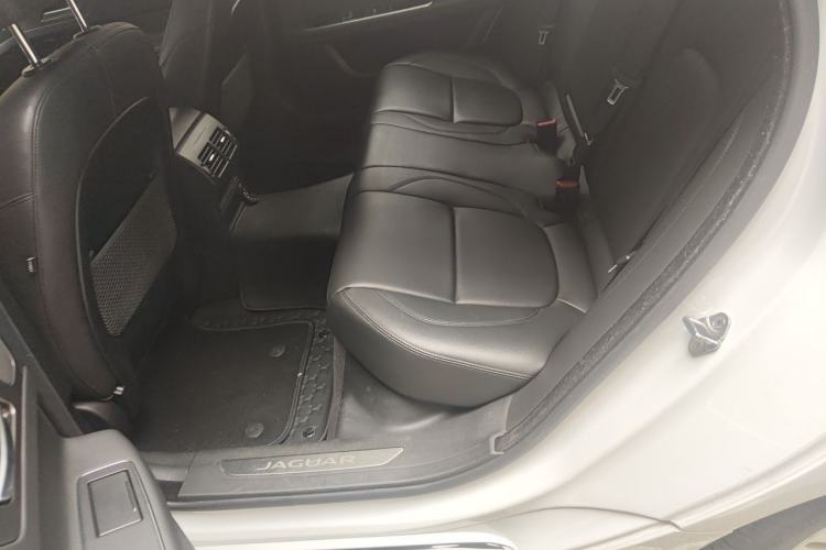 Used Jaguar XFL 2020 XFL 2.0T P200 Two-Wheel-Drive Rally Flag Edition Left Rear Seat