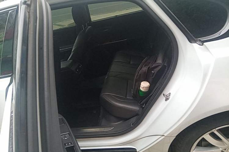 Used Jaguar XFL 2020 XFL 2.0T P200 Two-Wheel-Drive Rally Flag Edition Left Rear Seat