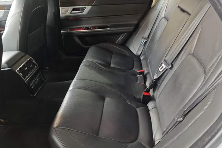 Used Jaguar XFL 2020 XFL 2.0T P250 Four-Wheel Drive Luxury Edition Left Rear Seat