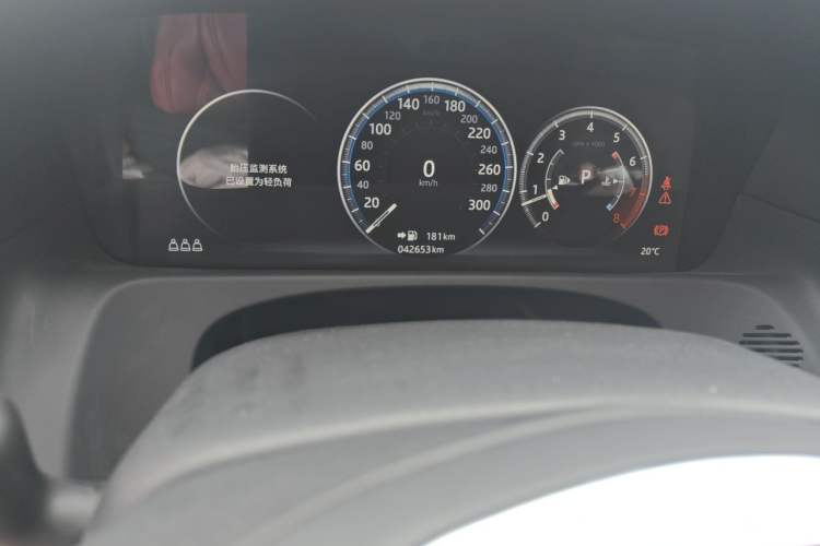Used Jaguar XFL 2020 XFL 2.0T P200 Two-Wheel-Drive Rally Flag Edition Odometer Close Up