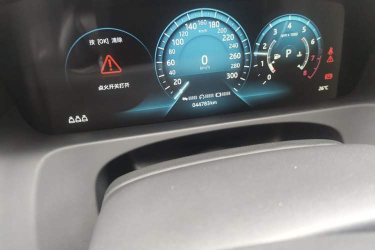 Used Jaguar XFL 2020 XFL 2.0T P200 Two-Wheel-Drive Rally Flag Edition Odometer Close Up