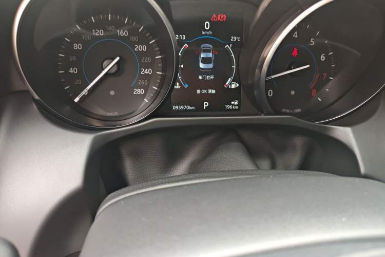 Used Jaguar XFL 2020 XFL 2.0T P200 Two-Wheel-Drive Windflower Edition Odometer Close Up