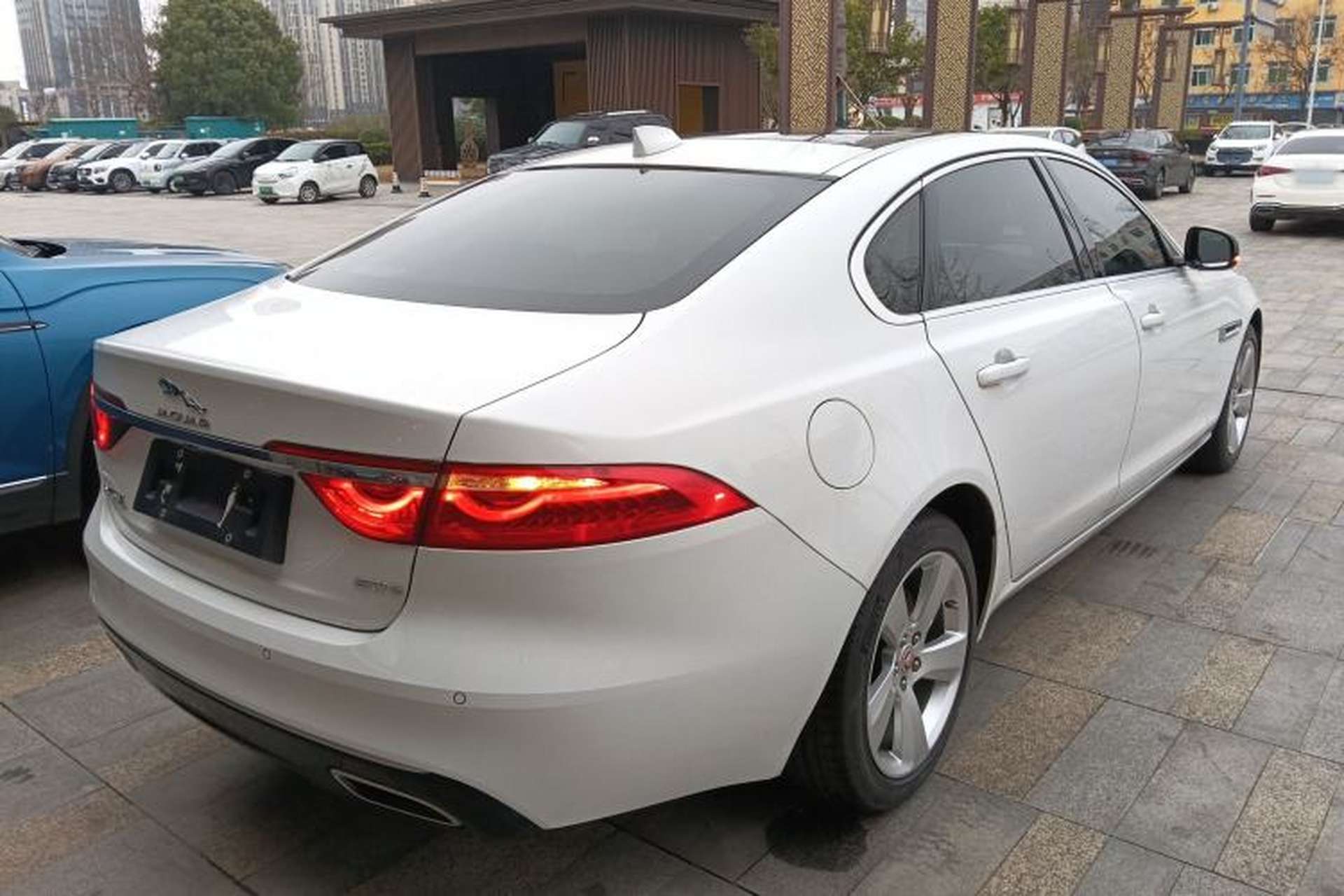 Used Jaguar XFL 2020 XFL 2.0T P200 Two-Wheel-Drive Elite Edition Rear Right 45 Deg