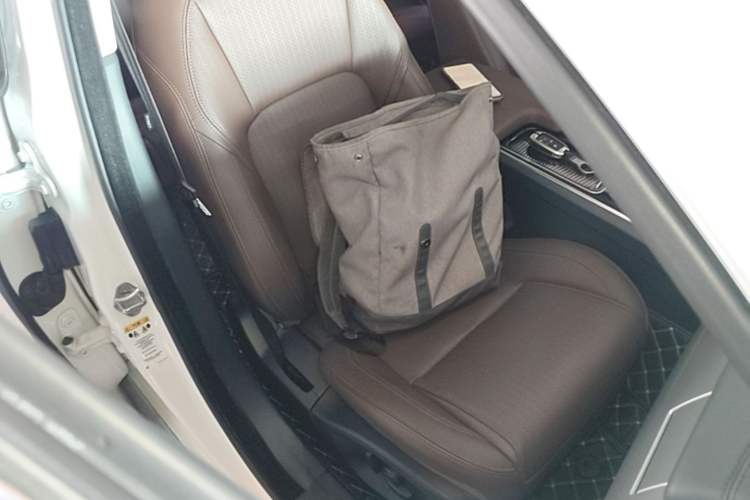 Used Jaguar XFL 2020 XFL 2.0T P250 Two-Wheel-Drive Luxury Edition Right Front Seat
