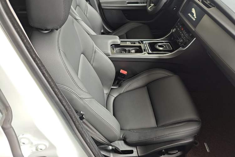 Used Jaguar XFL 2020 XFL 2.0T P200 Two-Wheel-Drive Elite Edition Right Front Seat