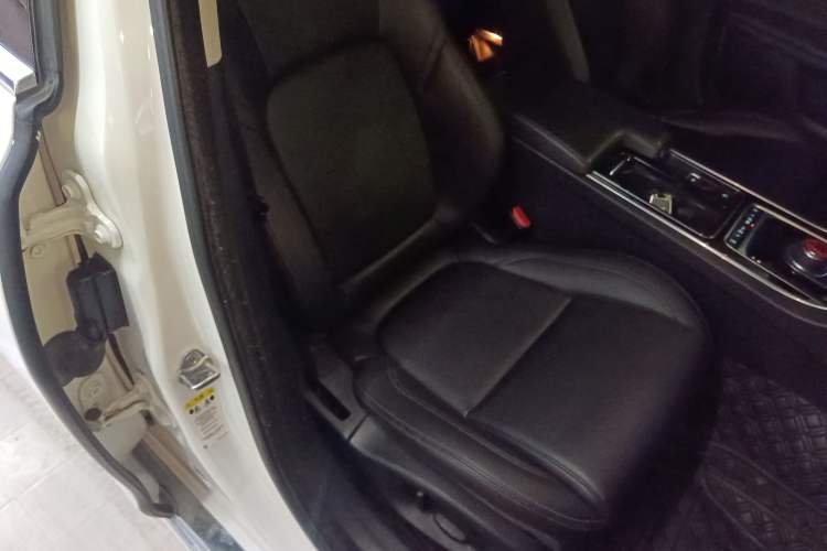 Used Jaguar XFL 2020 XFL 2.0T P200 Two-Wheel-Drive Elite Edition Right Front Seat