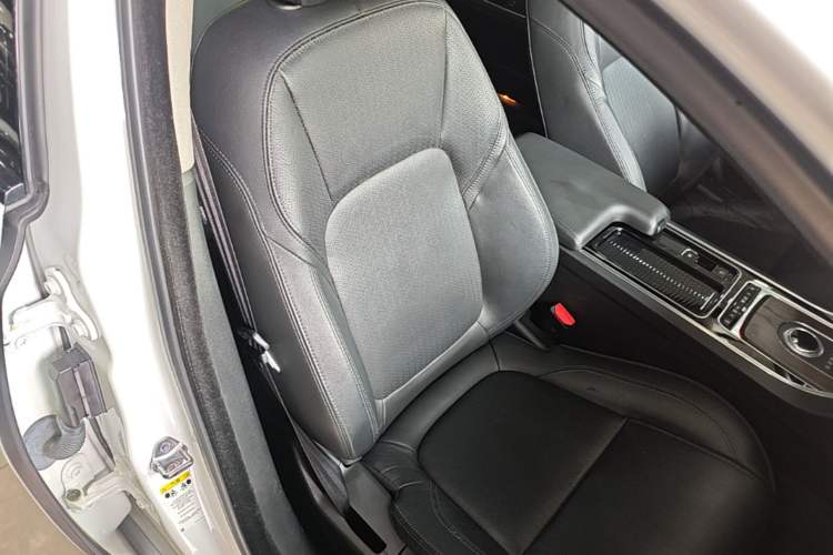 Used Jaguar XFL 2020 XFL 2.0T P250 Four-Wheel Drive Luxury Edition Right Front Seat