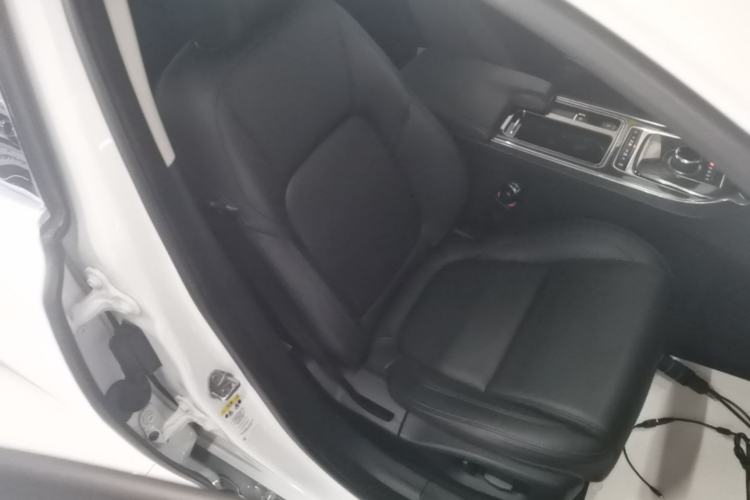 Used Jaguar XFL 2020 XFL 2.0T P200 Two-Wheel-Drive Elite Edition Right Front Seat