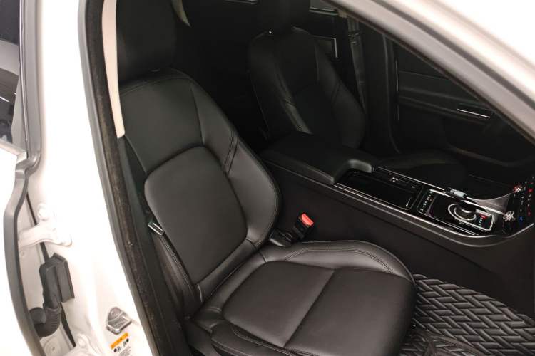 Used Jaguar XFL 2020 XFL 2.0T P200 Two-Wheel-Drive Elite Edition Right Front Seat