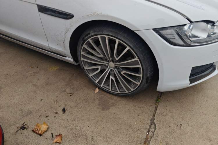 Used Jaguar XFL 2020 XFL 2.0T P200 Two-Wheel-Drive Rally Flag Edition Right Front Wheel Hub