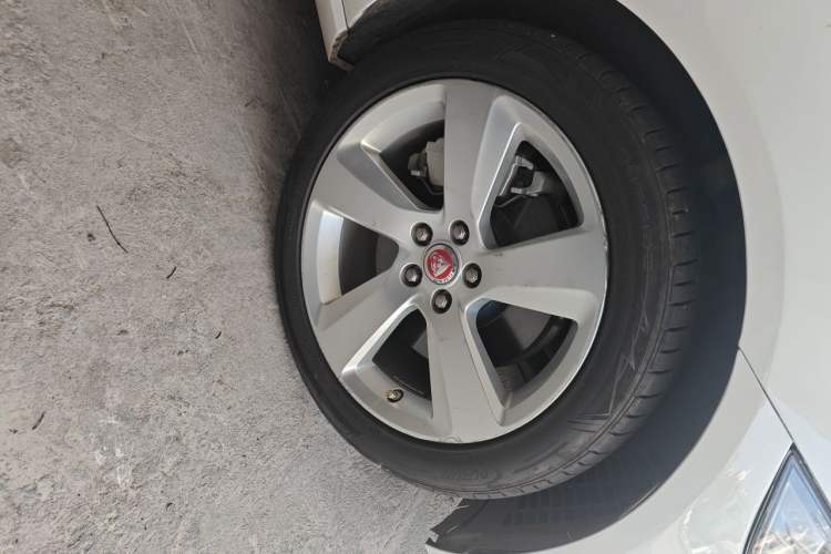 Used Jaguar XFL 2020 XFL 2.0T P200 Two-Wheel-Drive Elite Edition Right Front Wheel Hub