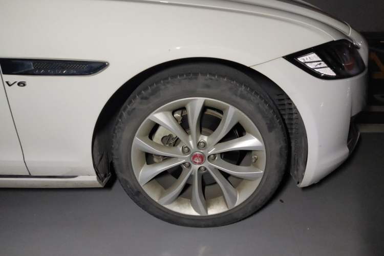 Used Jaguar XFL 2020 XFL 2.0T P250 Two-Wheel-Drive Luxury Edition Right Front Wheel Hub