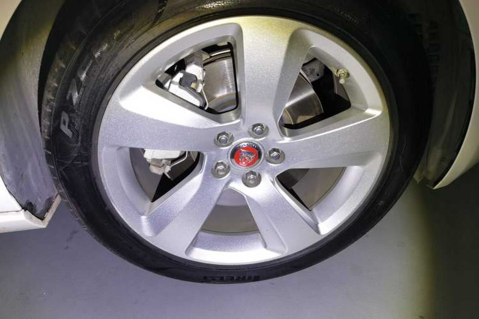 Used Jaguar XFL 2020 XFL 2.0T P200 Two-Wheel-Drive Elite Edition Right Front Wheel Hub