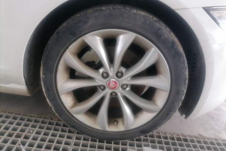 Used Jaguar XFL 2020 XFL 2.0T P250 Two-Wheel-Drive Luxury Edition Right Front Wheel Hub
