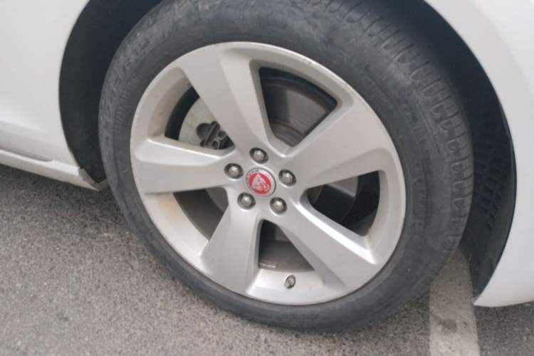 Used Jaguar XFL 2020 XFL 2.0T P200 Two-Wheel-Drive Elite Edition Right Front Wheel Hub