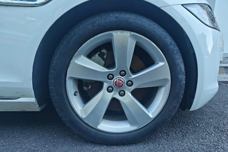 Used Jaguar XFL 2020 XFL 2.0T P200 Two-Wheel-Drive Elite Edition Right Front Wheel Hub