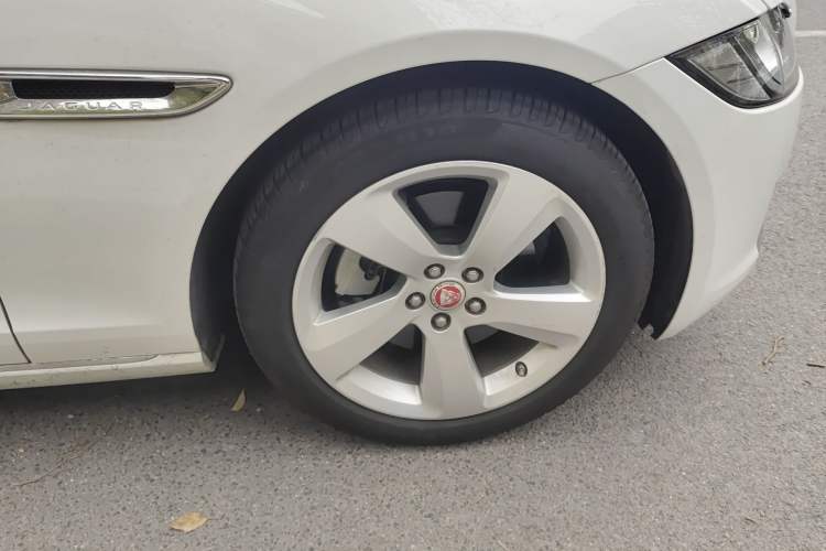Used Jaguar XFL 2020 XFL 2.0T P200 Two-Wheel-Drive Elite Edition Right Front Wheel Hub