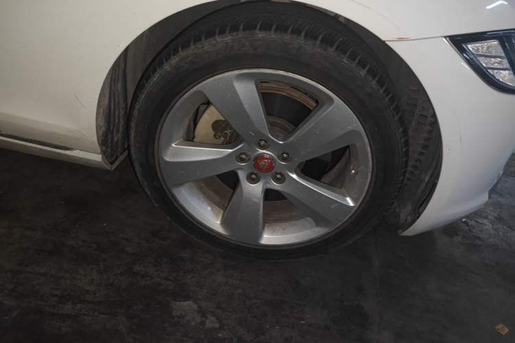 Used Jaguar XFL 2020 XFL 2.0T P200 Two-Wheel-Drive Elite Edition Right Front Wheel Hub