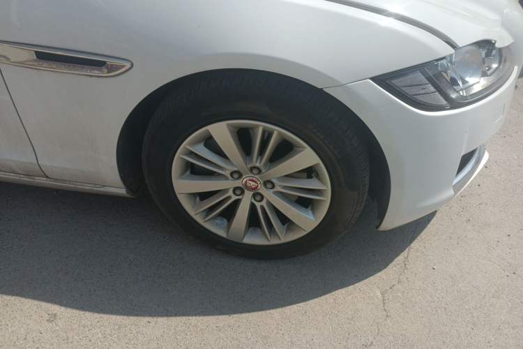 Used Jaguar XFL 2020 XFL 2.0T P200 Two-Wheel-Drive Windflower Edition Right Front Wheel Hub