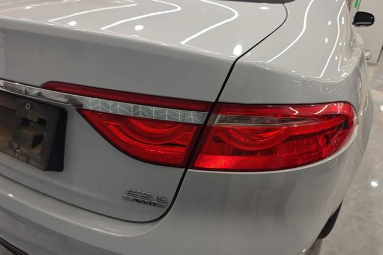Used Jaguar XFL 2020 XFL 2.0T P250 Four-Wheel Drive Luxury Edition Right Rear Taillight