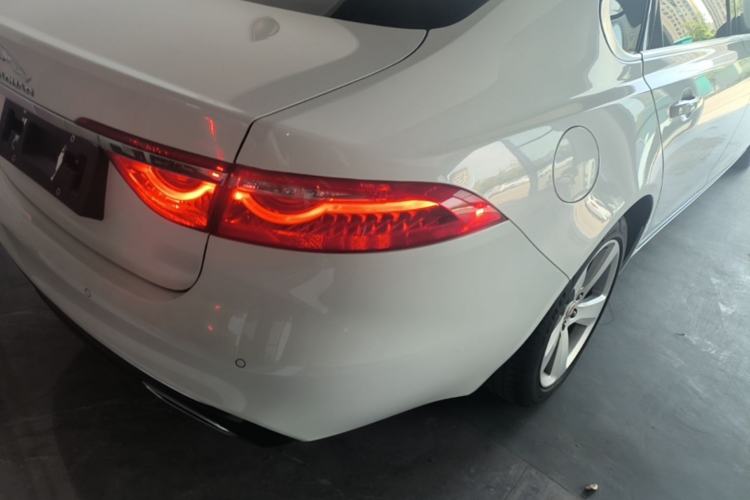 Used Jaguar XFL 2020 XFL 2.0T P200 Two-Wheel-Drive Elite Edition Right Rear Taillight
