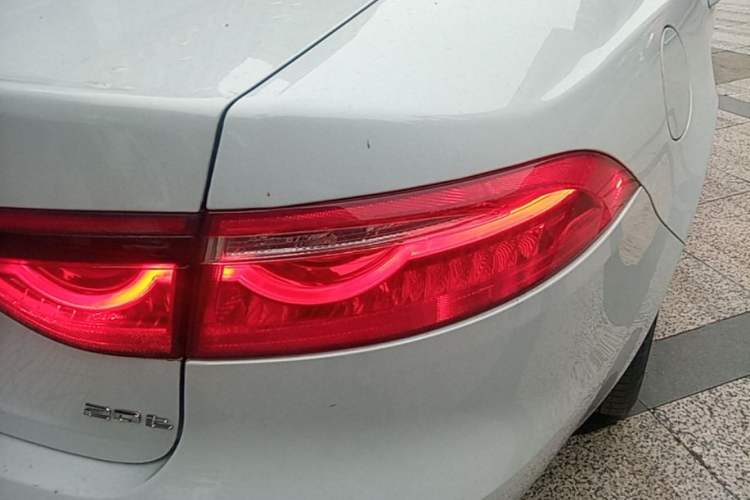 Used Jaguar XFL 2020 XFL 2.0T P200 Two-Wheel-Drive Rally Flag Edition Right Rear Taillight