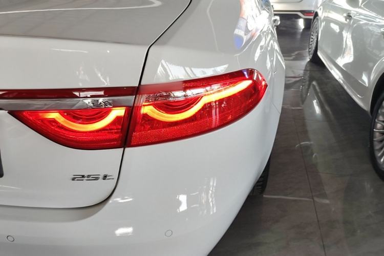 Used Jaguar XFL 2020 XFL 2.0T P250 Two-Wheel-Drive Luxury Edition Right Rear Taillight