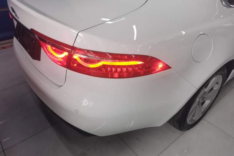 Used Jaguar XFL 2020 XFL 2.0T P200 Two-Wheel-Drive Elite Edition Right Rear Taillight