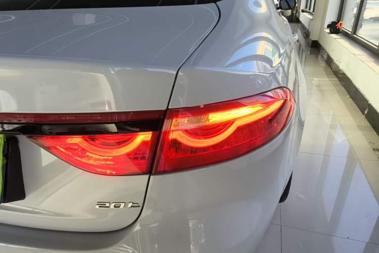 Used Jaguar XFL 2020 XFL 2.0T P200 Two-Wheel-Drive Rally Flag Edition Right Rear Taillight