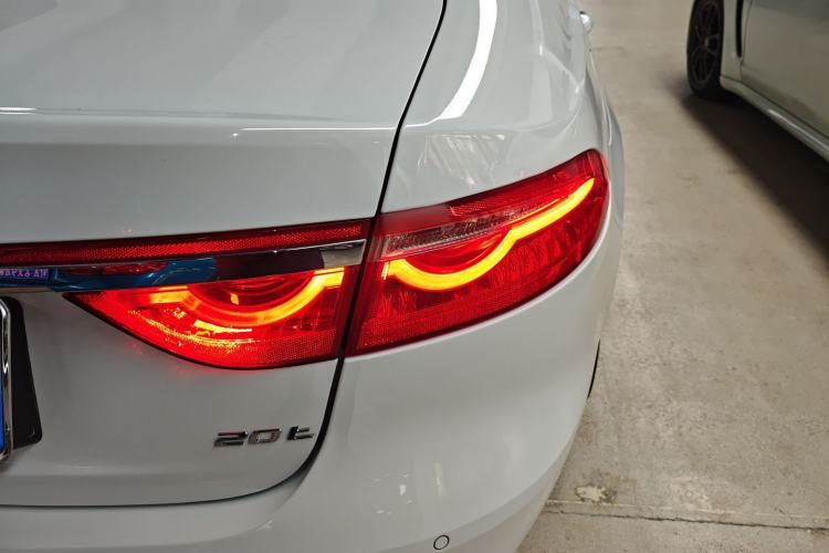 Used Jaguar XFL 2020 XFL 2.0T P200 Two-Wheel-Drive Elite Edition Right Rear Taillight
