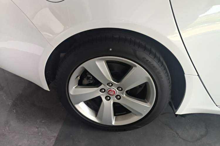 Used Jaguar XFL 2020 XFL 2.0T P200 Two-Wheel-Drive Elite Edition Right Rear Wheel Hub
