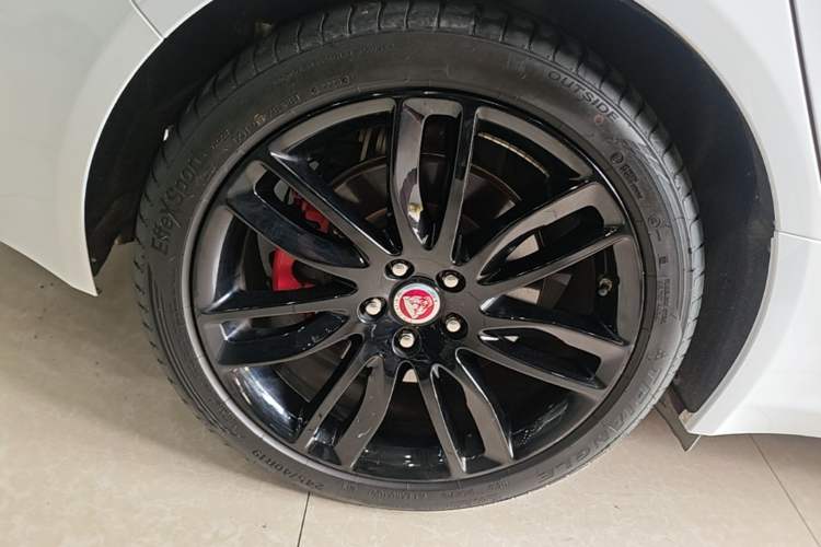 Used Jaguar XFL 2020 XFL 2.0T P250 Four-Wheel Drive Luxury Edition Right Rear Wheel Hub