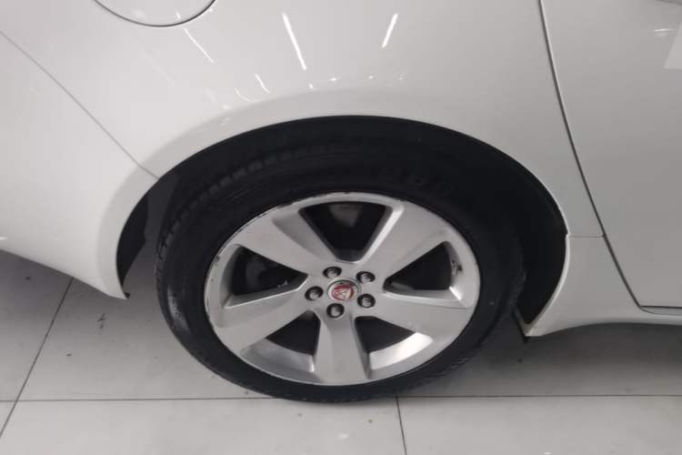 Used Jaguar XFL 2020 XFL 2.0T P200 Two-Wheel-Drive Elite Edition Right Rear Wheel Hub