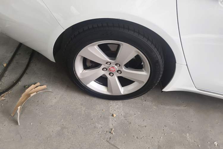 Used Jaguar XFL 2020 XFL 2.0T P200 Two-Wheel-Drive Elite Edition Right Rear Wheel Hub