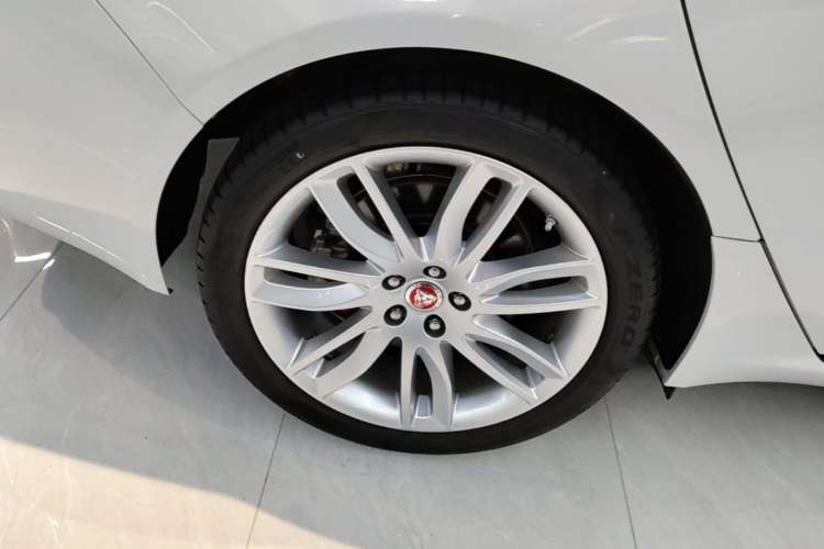Used Jaguar XFL 2020 XFL 2.0T P200 Two-Wheel-Drive Rally Flag Edition Right Rear Wheel Hub