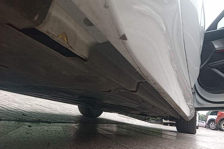Used Jaguar XFL 2020 XFL 2.0T P200 Two-Wheel-Drive Rally Flag Edition Right Side Sill