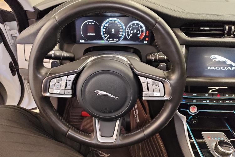 Used Jaguar XFL 2020 XFL 2.0T P200 Two-Wheel-Drive Elite Edition Steering Wheel