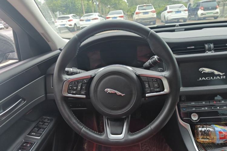 Used Jaguar XFL 2020 XFL 2.0T P200 Two-Wheel-Drive Rally Flag Edition Steering Wheel