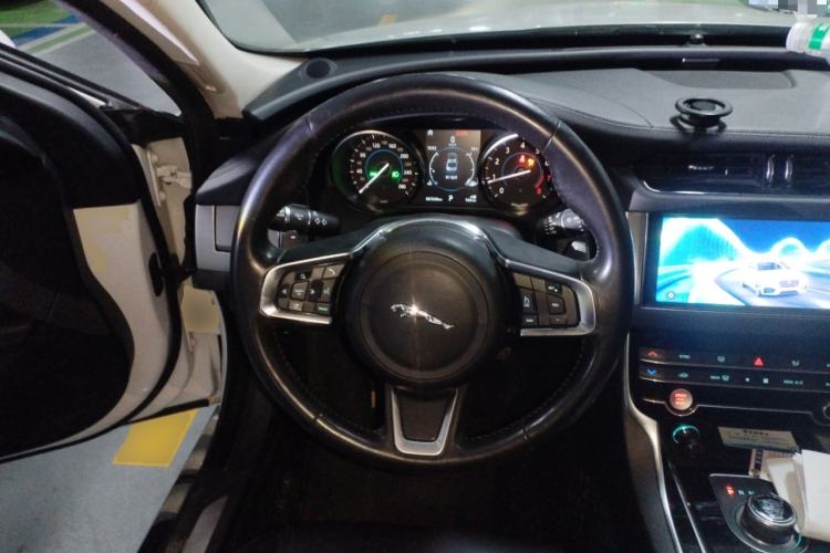 Used Jaguar XFL 2020 XFL 2.0T P200 Two-Wheel-Drive Windflower Edition Steering Wheel