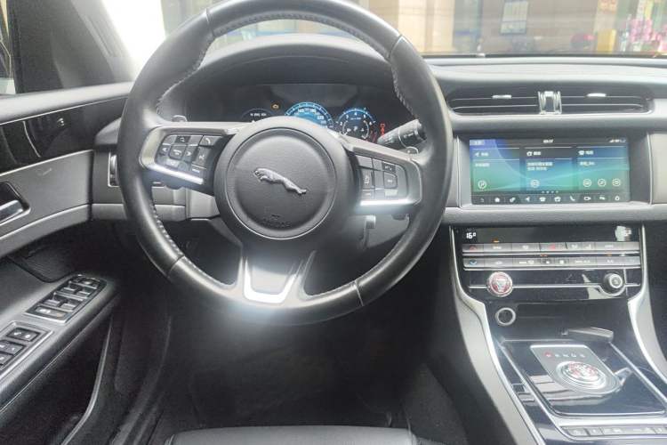 Used Jaguar XFL 2020 XFL 2.0T P200 Two-Wheel-Drive Rally Flag Edition Steering Wheel