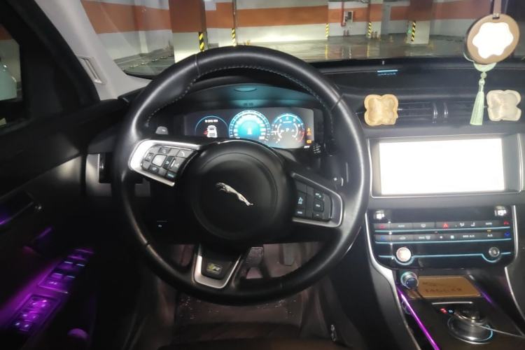 Used Jaguar XFL 2020 XFL 2.0T P250 Two-Wheel-Drive Luxury Edition Steering Wheel