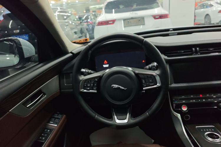 Used Jaguar XFL 2020 XFL 2.0T P250 Four-Wheel Drive Luxury Edition Steering Wheel