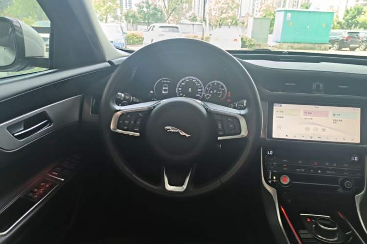 Used Jaguar XFL 2020 XFL 2.0T P200 Two-Wheel-Drive Elite Edition Steering Wheel