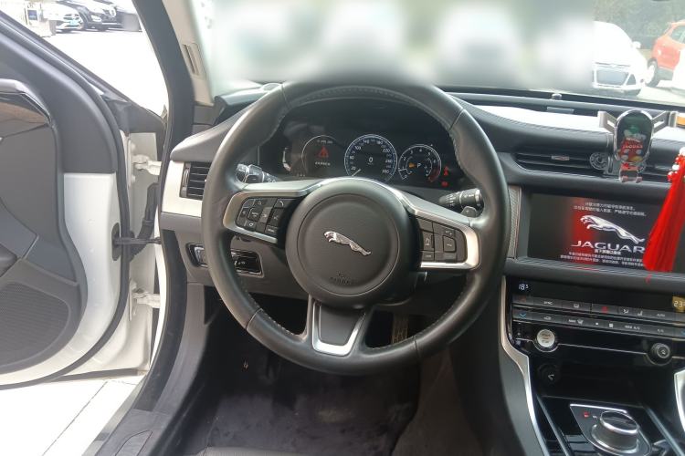 Used Jaguar XFL 2020 XFL 2.0T P200 Two-Wheel-Drive Elite Edition Steering Wheel